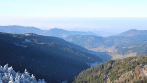 Dieses Bild zeigt eine Webcam-Aufnahme vom Achertal, aufgenommen am Freitag, den 26.12.2025 um 11:30 Uhr. Die Temperatur betrug 5.8°C.