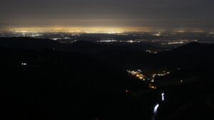 Dieses Bild zeigt eine Webcam-Aufnahme vom Achertal, aufgenommen am Freitag, den 12.12.2025 um 04:30 Uhr. Die Temperatur betrug 6.6°C.