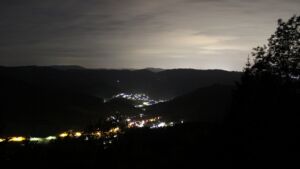 Dieses Bild zeigt eine Webcam-Aufnahme vom Achertal, aufgenommen am Donnerstag, den 21.05.2026 um 00:30 Uhr. Die Temperatur betrug 11.8°C.
