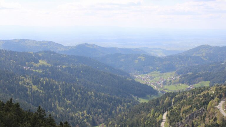 Dieses Bild zeigt eine Webcam-Aufnahme vom Achertal, aufgenommen am Sonntag, den 19.04.2026 um 15:40 Uhr. Die Temperatur betrug 9.1°C.