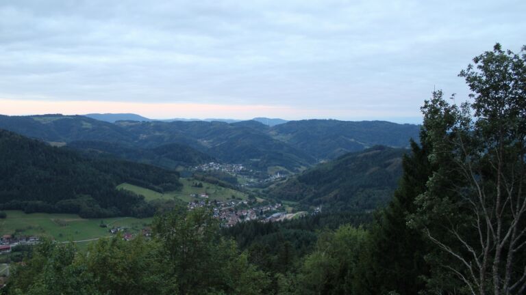 Dieses Bild zeigt eine Webcam-Aufnahme vom Achertal, aufgenommen am Samstag, den 12.09.2026 um 07:00 Uhr. Die Temperatur betrug 15.2°C.