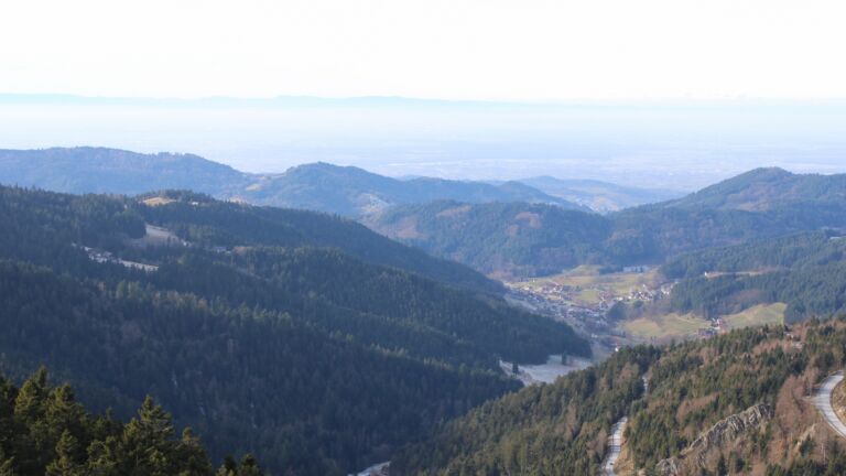 Dieses Bild zeigt eine Webcam-Aufnahme vom Achertal, aufgenommen am Donnerstag, den 01.01.2026 um 13:10 Uhr. Die Temperatur betrug -4.3°C.