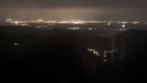 Dieses Bild zeigt eine Webcam-Aufnahme vom Achertal, aufgenommen am Donnerstag, den 15.01.2026 um 01:00 Uhr. Die Temperatur betrug 4.7°C.