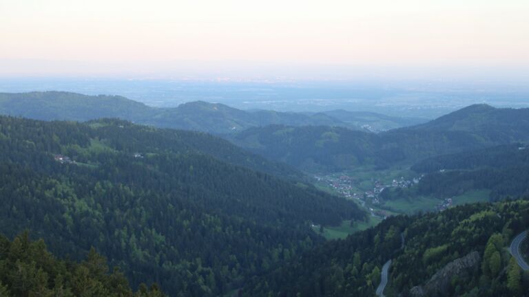 Dieses Bild zeigt eine Webcam-Aufnahme vom Achertal, aufgenommen am Sonntag, den 26.04.2026 um 06:30 Uhr. Die Temperatur betrug 8°C.