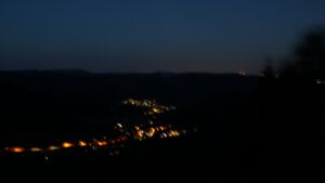 Dieses Bild zeigt eine Webcam-Aufnahme vom Achertal, aufgenommen am Sonntag, den 12.07.2026 um 04:20 Uhr. Die Temperatur betrug 19.2°C.