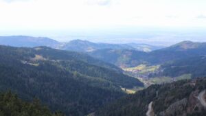 Dieses Bild zeigt eine Webcam-Aufnahme vom Achertal, aufgenommen am Sonntag, den 01.03.2026 um 14:20 Uhr. Die Temperatur betrug 5.9°C.