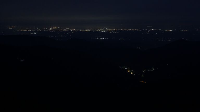 Dieses Bild zeigt eine Webcam-Aufnahme vom Achertal, aufgenommen am Mittwoch, den 11.06.2025 um 03:50 Uhr. Die Temperatur betrug 11.2°C.