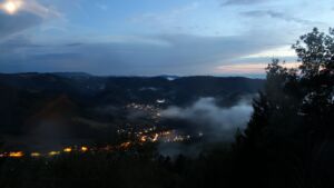 Dieses Bild zeigt eine Webcam-Aufnahme vom Achertal, aufgenommen am Freitag, den 21.08.2026 um 21:20 Uhr. Die Temperatur betrug 10.7°C.