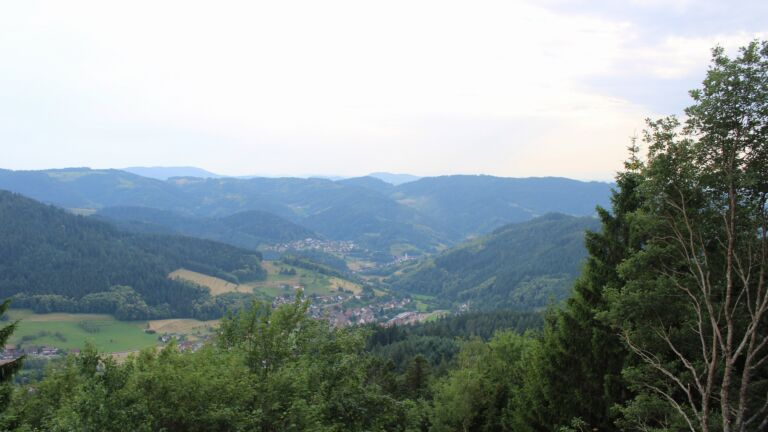 Dieses Bild zeigt eine Webcam-Aufnahme vom Achertal, aufgenommen am Sonntag, den 21.06.2026 um 18:40 Uhr. Die Temperatur betrug 30.6°C.