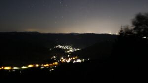 Dieses Bild zeigt eine Webcam-Aufnahme vom Achertal, aufgenommen am Samstag, den 08.08.2026 um 02:00 Uhr. Die Temperatur betrug 18°C.