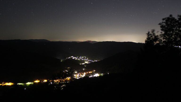 Dieses Bild zeigt eine Webcam-Aufnahme vom Achertal, aufgenommen am Dienstag, den 22.09.2026 um 05:00 Uhr. Die Temperatur betrug 10.2°C.