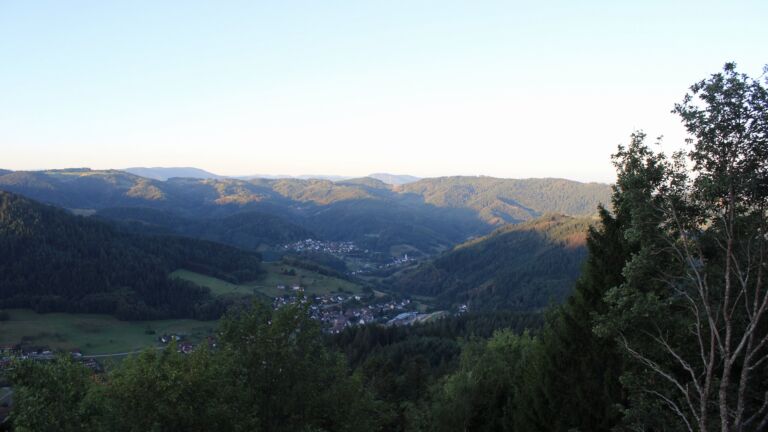 Dieses Bild zeigt eine Webcam-Aufnahme vom Achertal, aufgenommen am Freitag, den 04.09.2026 um 07:30 Uhr. Die Temperatur betrug 17.7°C.