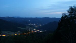 Dieses Bild zeigt eine Webcam-Aufnahme vom Achertal, aufgenommen am Samstag, den 01.08.2026 um 21:50 Uhr. Die Temperatur betrug 20.4°C.