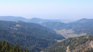 Dieses Bild zeigt eine Webcam-Aufnahme vom Achertal, aufgenommen am Mittwoch, den 04.03.2026 um 13:00 Uhr. Die Temperatur betrug 9.2°C.