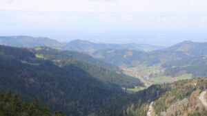 Dieses Bild zeigt eine Webcam-Aufnahme vom Achertal, aufgenommen am Donnerstag, den 16.04.2026 um 12:50 Uhr. Die Temperatur betrug 11.8°C.