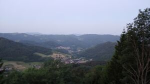 Dieses Bild zeigt eine Webcam-Aufnahme vom Achertal, aufgenommen am Mittwoch, den 27.05.2026 um 05:10 Uhr. Die Temperatur betrug 21.8°C.