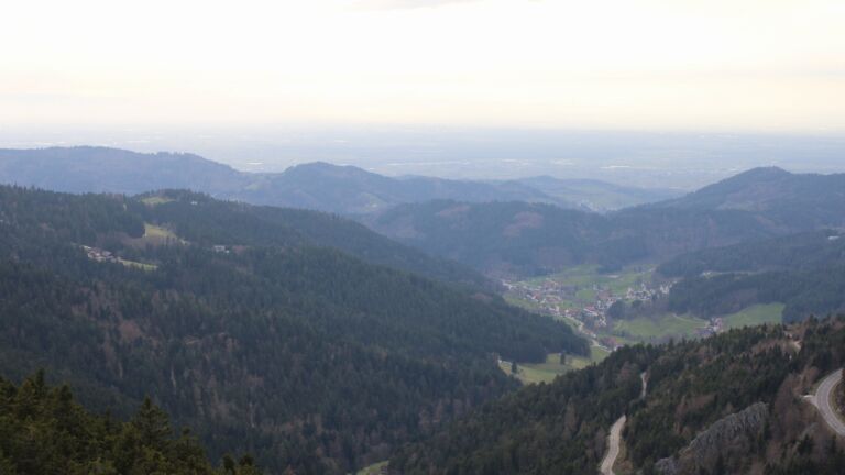 Dieses Bild zeigt eine Webcam-Aufnahme vom Achertal, aufgenommen am Sonntag, den 05.04.2026 um 18:10 Uhr. Die Temperatur betrug 9.1°C.