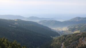 Dieses Bild zeigt eine Webcam-Aufnahme vom Achertal, aufgenommen am Samstag, den 20.12.2025 um 14:50 Uhr. Die Temperatur betrug 9.4°C.