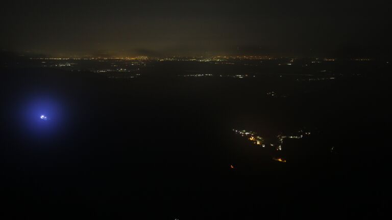 Dieses Bild zeigt eine Webcam-Aufnahme vom Achertal, aufgenommen am Donnerstag, den 18.12.2025 um 02:00 Uhr. Die Temperatur betrug 4.7°C.