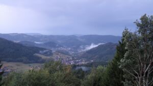 Dieses Bild zeigt eine Webcam-Aufnahme vom Achertal, aufgenommen am Freitag, den 28.08.2026 um 06:30 Uhr. Die Temperatur betrug 17.7°C.