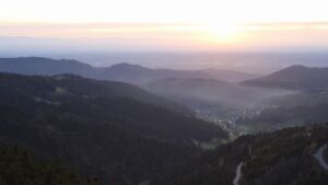 Dieses Bild zeigt eine Webcam-Aufnahme vom Achertal, aufgenommen am Donnerstag, den 09.04.2026 um 20:00 Uhr. Die Temperatur betrug 13.8°C.