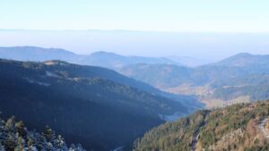 Dieses Bild zeigt eine Webcam-Aufnahme vom Achertal, aufgenommen am Samstag, den 27.12.2025 um 11:40 Uhr. Die Temperatur betrug 4.7°C.