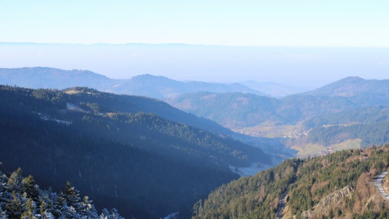 Dieses Bild zeigt eine Webcam-Aufnahme vom Achertal, aufgenommen am Samstag, den 27.12.2025 um 11:40 Uhr. Die Temperatur betrug 4.7°C.