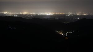 Dieses Bild zeigt eine Webcam-Aufnahme vom Achertal, aufgenommen am Mittwoch, den 16.07.2025 um 00:30 Uhr. Die Temperatur betrug 12.8°C.