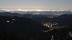 Dieses Bild zeigt eine Webcam-Aufnahme vom Achertal, aufgenommen am Montag, den 02.03.2026 um 02:00 Uhr. Die Temperatur betrug 3.5°C.