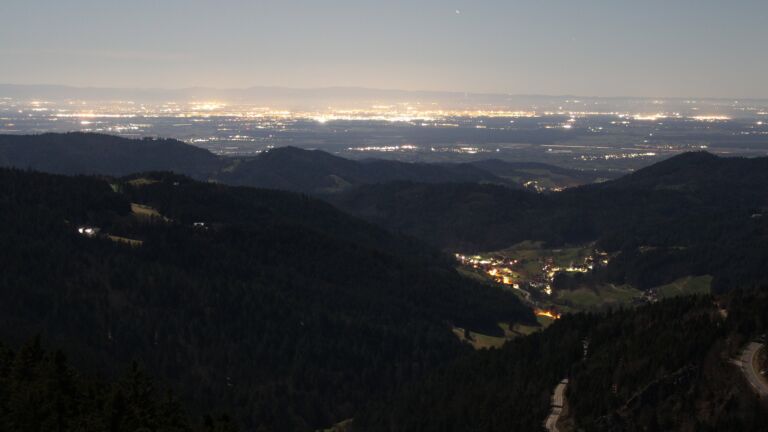 Dieses Bild zeigt eine Webcam-Aufnahme vom Achertal, aufgenommen am Montag, den 02.03.2026 um 02:00 Uhr. Die Temperatur betrug 3.5°C.