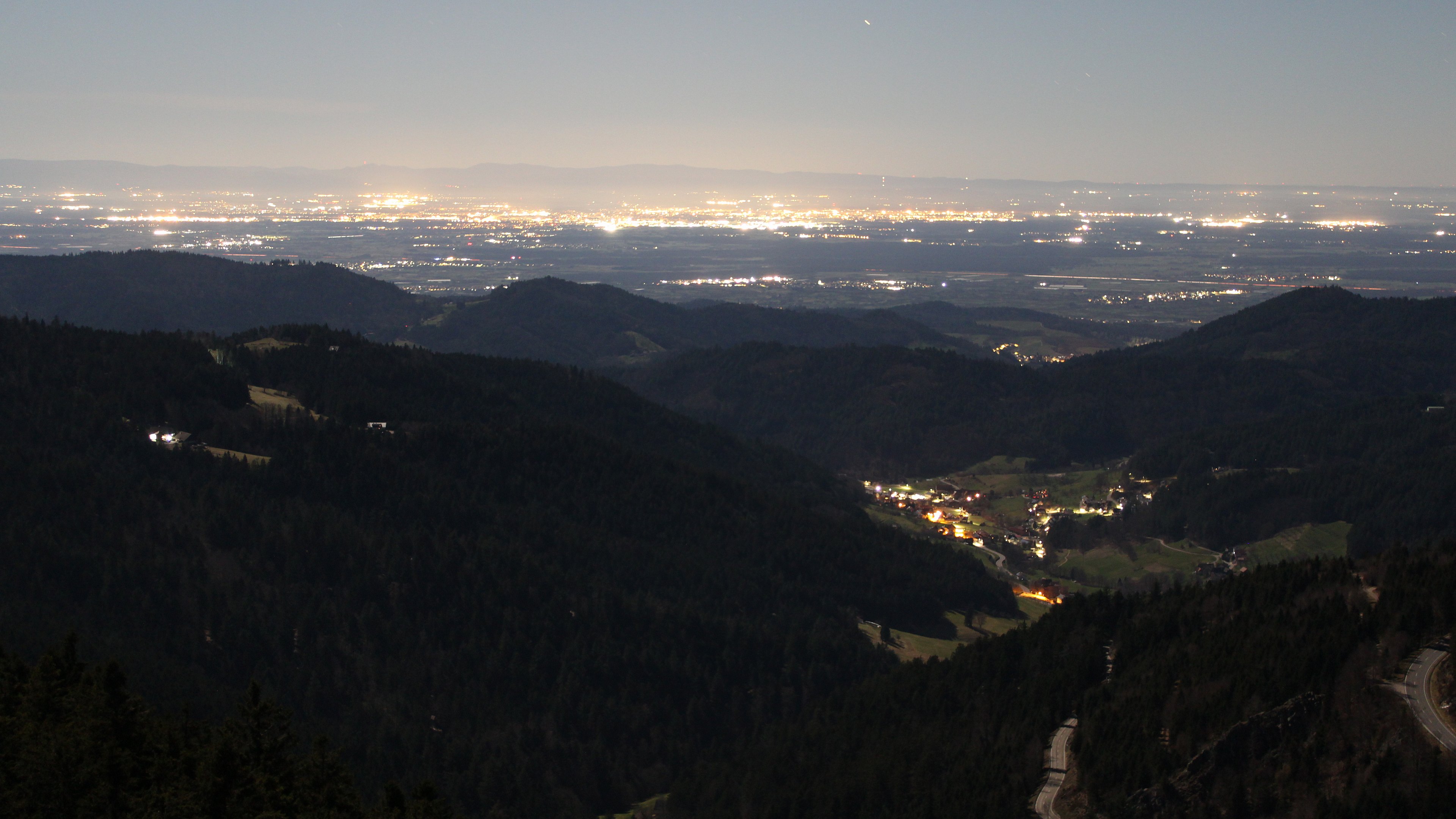 Dieses Bild zeigt eine Webcam-Aufnahme vom Achertal, aufgenommen am Montag, den 02.03.2026 um 02:00 Uhr. Die Temperatur betrug 3.5°C.