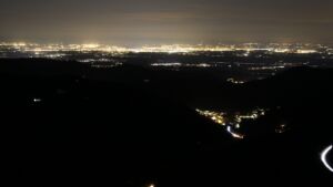 Dieses Bild zeigt eine Webcam-Aufnahme vom Achertal, aufgenommen am Samstag, den 04.04.2026 um 22:00 Uhr. Die Temperatur betrug 7.9°C.