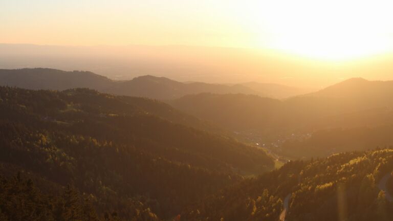 Dieses Bild zeigt eine Webcam-Aufnahme vom Achertal, aufgenommen am Freitag, den 24.04.2026 um 20:10 Uhr. Die Temperatur betrug 12.3°C.