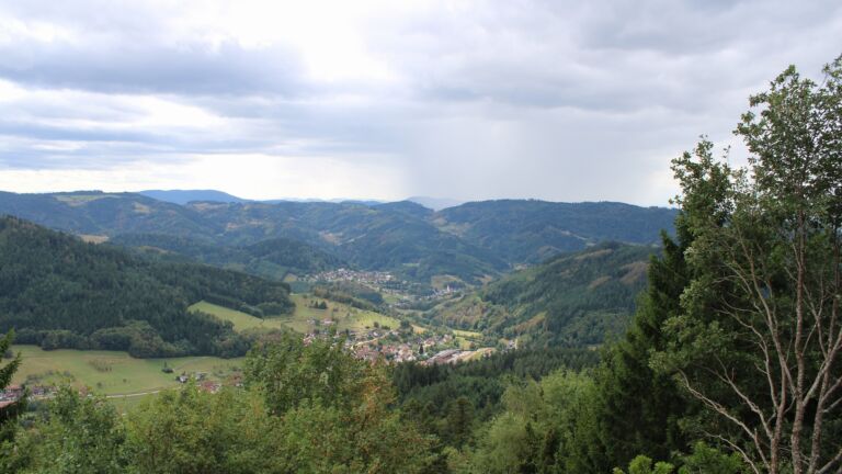 Dieses Bild zeigt eine Webcam-Aufnahme vom Achertal, aufgenommen am Montag, den 31.08.2026 um 14:30 Uhr. Die Temperatur betrug 19.9°C.