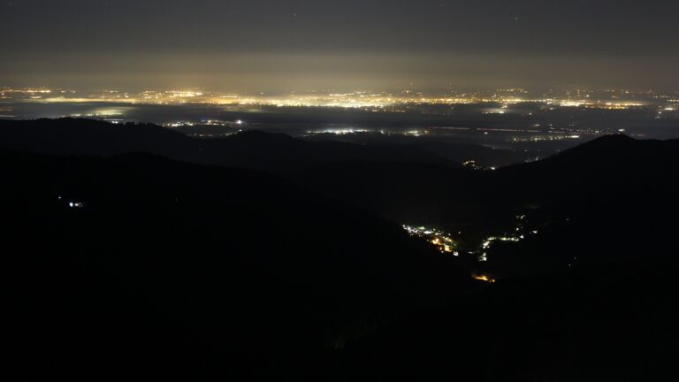 Dieses Bild zeigt eine Webcam-Aufnahme vom Achertal, aufgenommen am Donnerstag, den 02.10.2025 um 06:00 Uhr. Die Temperatur betrug 2.2°C.