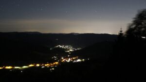 Dieses Bild zeigt eine Webcam-Aufnahme vom Achertal, aufgenommen am Samstag, den 23.05.2026 um 01:30 Uhr. Die Temperatur betrug 18.9°C.