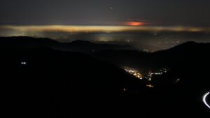 Dieses Bild zeigt eine Webcam-Aufnahme vom Achertal, aufgenommen am Sonntag, den 28.12.2025 um 01:00 Uhr. Die Temperatur betrug 4.1°C.