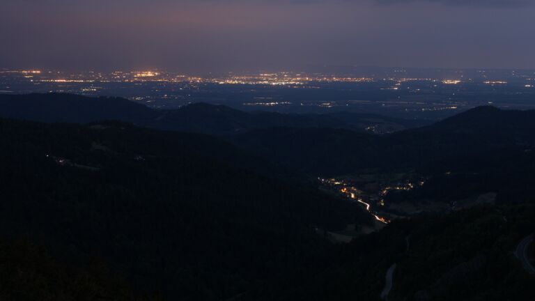 Dieses Bild zeigt eine Webcam-Aufnahme vom Achertal, aufgenommen am Dienstag, den 20.05.2025 um 04:50 Uhr. Die Temperatur betrug 10.4°C.