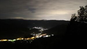 Dieses Bild zeigt eine Webcam-Aufnahme vom Achertal, aufgenommen am Samstag, den 10.10.2026 um 23:30 Uhr. Die Temperatur betrug 8.2°C.