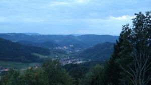 Dieses Bild zeigt eine Webcam-Aufnahme vom Achertal, aufgenommen am Mittwoch, den 30.09.2026 um 19:30 Uhr. Die Temperatur betrug 24.2°C.