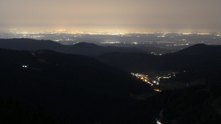 Dieses Bild zeigt eine Webcam-Aufnahme vom Achertal, aufgenommen am Freitag, den 06.03.2026 um 05:10 Uhr. Die Temperatur betrug 11.4°C.