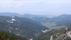 Dieses Bild zeigt eine Webcam-Aufnahme vom Achertal, aufgenommen am Freitag, den 03.04.2026 um 12:20 Uhr. Die Temperatur betrug 4.8°C.