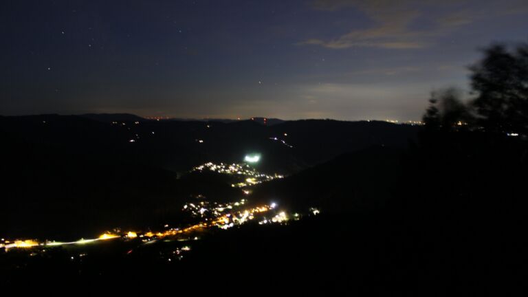 Dieses Bild zeigt eine Webcam-Aufnahme vom Achertal, aufgenommen am Freitag, den 02.10.2026 um 20:20 Uhr. Die Temperatur betrug 14.6°C.