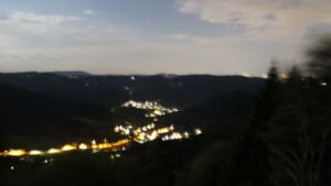 Dieses Bild zeigt eine Webcam-Aufnahme vom Achertal, aufgenommen am Montag, den 24.08.2026 um 22:00 Uhr. Die Temperatur betrug 17.7°C.