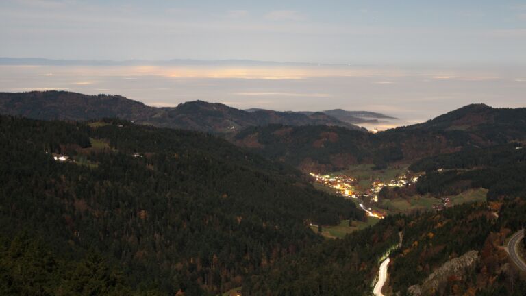 Dieses Bild zeigt eine Webcam-Aufnahme vom Achertal, aufgenommen am Donnerstag, den 06.11.2025 um 22:00 Uhr. Die Temperatur betrug 9.5°C.