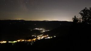 Dieses Bild zeigt eine Webcam-Aufnahme vom Achertal, aufgenommen am Samstag, den 05.09.2026 um 22:30 Uhr. Die Temperatur betrug 16.5°C.