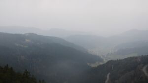 Dieses Bild zeigt eine Webcam-Aufnahme vom Achertal, aufgenommen am Mittwoch, den 25.03.2026 um 10:10 Uhr. Die Temperatur betrug 2.7°C.