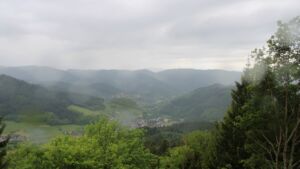 Dieses Bild zeigt eine Webcam-Aufnahme vom Achertal, aufgenommen am Montag, den 18.05.2026 um 14:50 Uhr. Die Temperatur betrug 8.5°C.