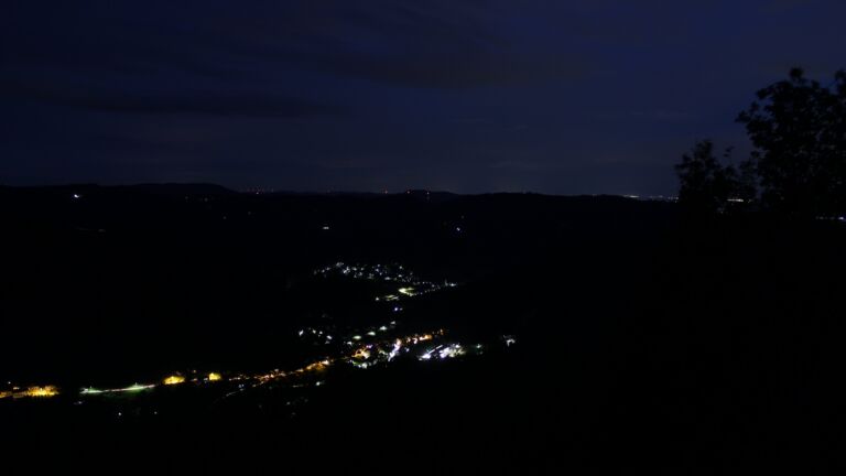 Dieses Bild zeigt eine Webcam-Aufnahme vom Achertal, aufgenommen am Freitag, den 18.09.2026 um 06:10 Uhr. Die Temperatur betrug 12.3°C.