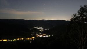Dieses Bild zeigt eine Webcam-Aufnahme vom Achertal, aufgenommen am Dienstag, den 07.07.2026 um 01:30 Uhr. Die Temperatur betrug 21.2°C.